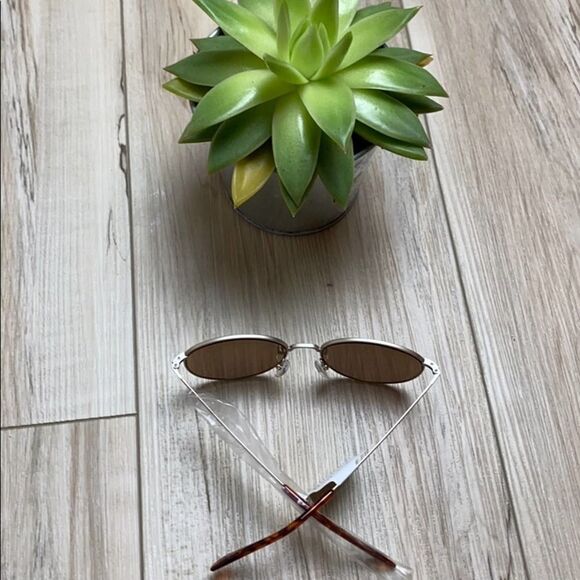 Joe’s Jean Round Sunglasses NWT - Picture 2 of 3